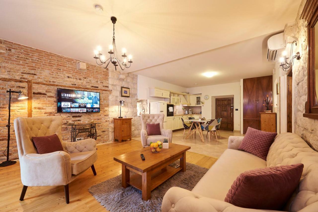 Apartment Capo Residence - Old Town - Parking 特罗吉尔 外观 照片